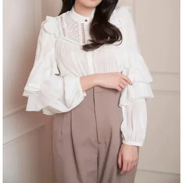 퍼프 소매 레이스 블라우스