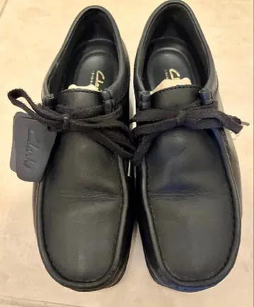 Clarks 왈라비 블랙 스무스 가죽