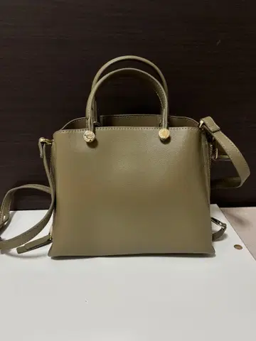 올리브 그린 숄더백