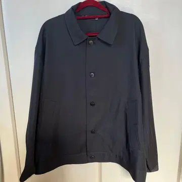 블랙 버튼 부착 자켓과 슬랙스 세트