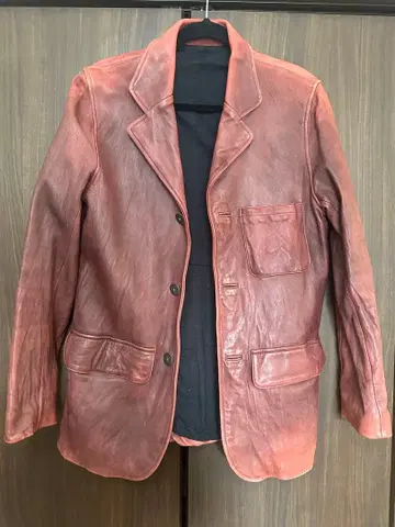 가죽 빨간색 버튼 자켓