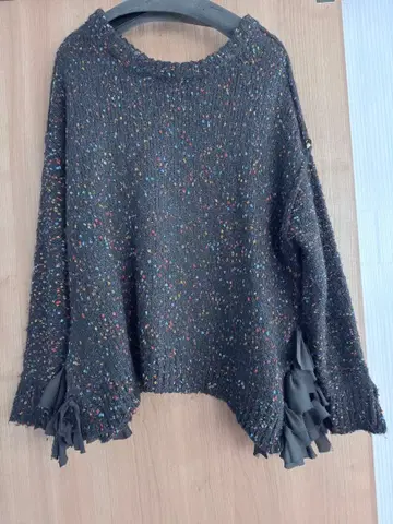 트로아 니트 스웨터 버튼 프린지