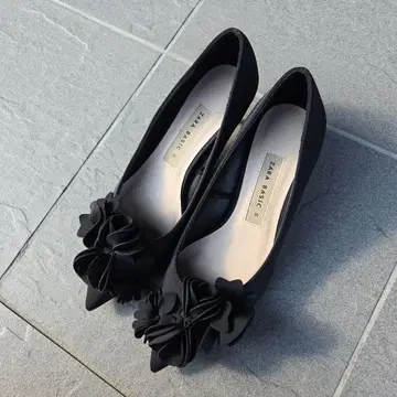 ZARA BASIC 블랙 플라워 하이힐