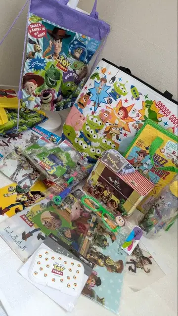 토이 스토리 캐릭터 굿즈 세트