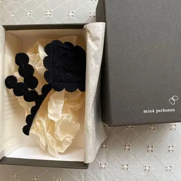 미나 페르호넨 코사지 petal fence black