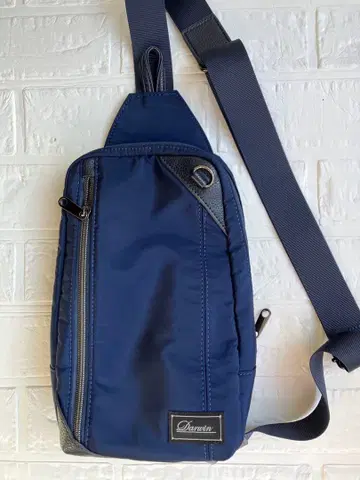 Darwin 네이비 슬링백