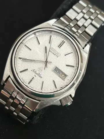 세이코 실버 웨이브 4시 크라운 작동 중