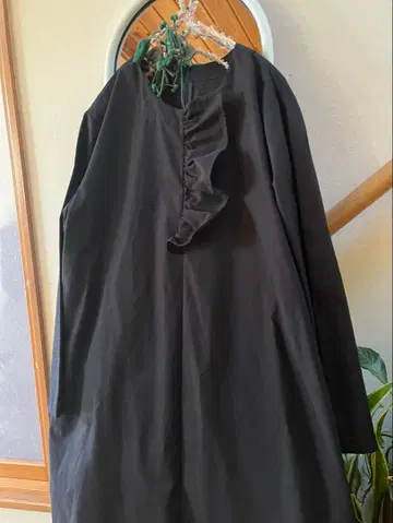 블랙 프릴 코튼 원피스 지퍼 포함 정가 13000 기성품