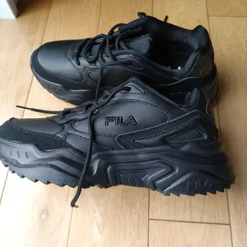 FILA 블랙 스니커즈