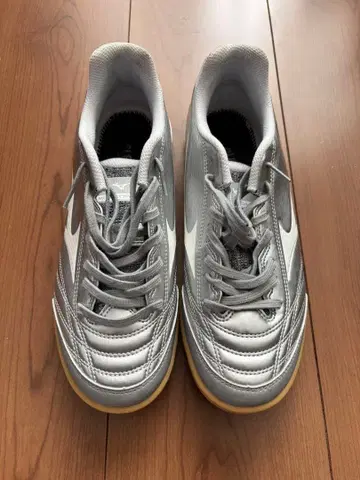 25.0 미즈노 모나르시다 네오 풋살화 실버