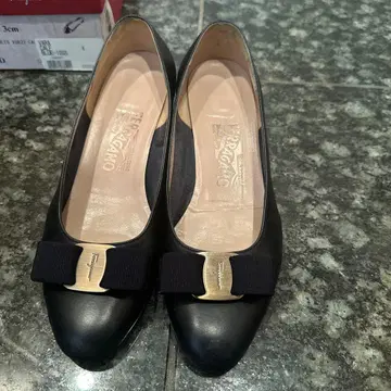 Ferragamo 바라 다크 네이비 펌프스 6D 3cm 힐