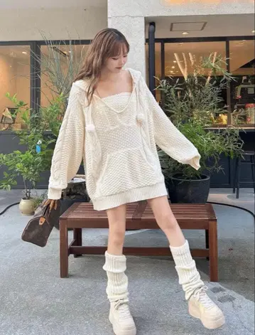 Darich 케이블 DD 로고 V넥 니트 후디