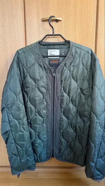 3회 착용 새상품급 퀼팅 자켓 유나이티드 애로우즈 V넥 노카라