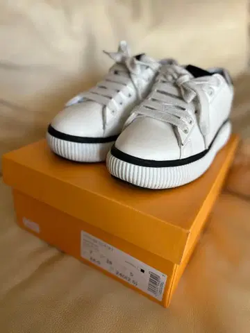 OTIGER COURT 화이트/블랙 24.0cm