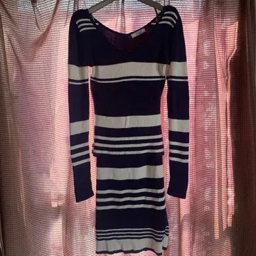 Delyle Noir 스트라이프 니트 셋업