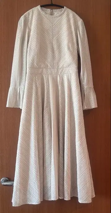 셀포드 celford 36 아이보리 플레어 슬리브 원피스