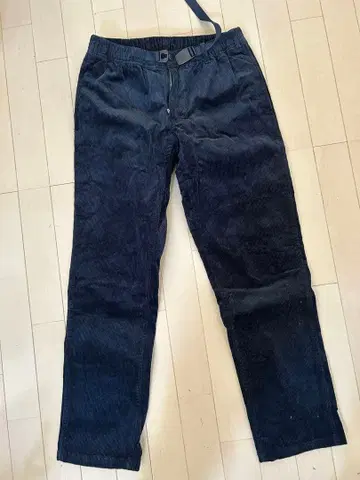 그라미치 네이비 코듀로이 캐주얼 팬츠