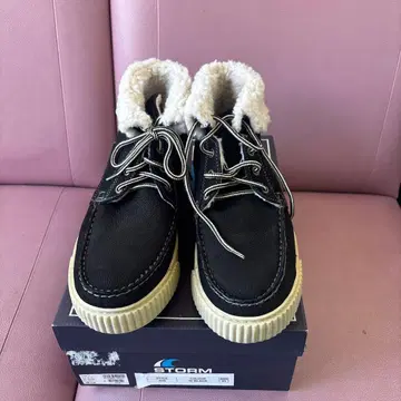 STORM 블랙 퍼 스니커즈