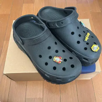 크록스 블랙 메가 크러쉬 장식 포함