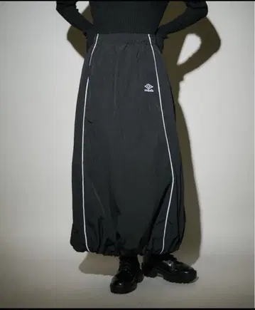 [ 대폭 가격 인하! ] 프릭스스토어 x UMBRO 별주 나일론 스커트