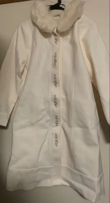 axes femme 새상품 에뚜왈 자수 롱 코트 아이보리 F