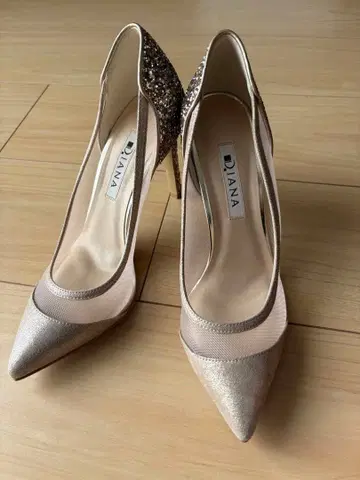 다이애나 시스루 글리터 펌프스