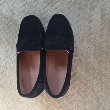 블랙 스웨이드 통굽 로퍼