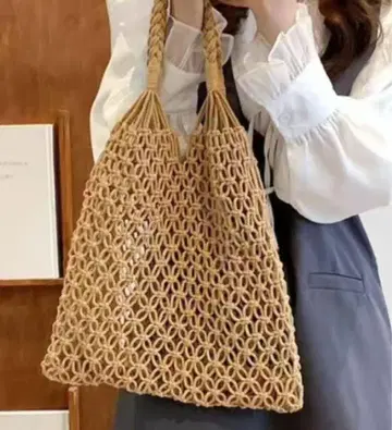 라탄 메쉬 숄더백 베이지