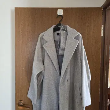 그레이 롱 코트 포켓 부착