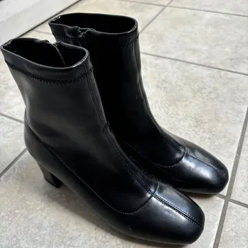 블랙 가죽 숏부츠 중간 힐