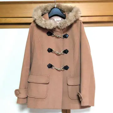 퍼 달린 베이지 더플 코트