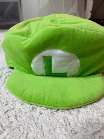 그린 컬러 L 마크 캡