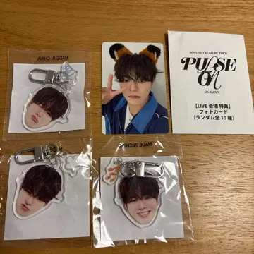 treasureLIVE 특전 포토 카드와 키링 세트