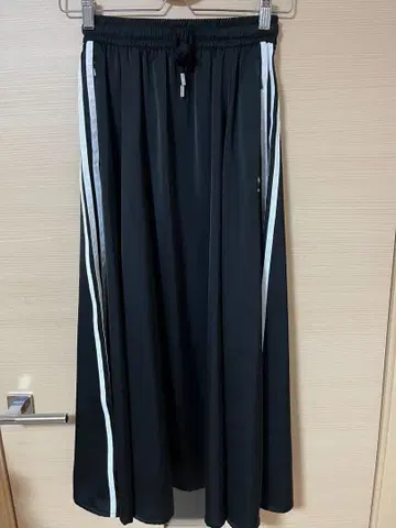 adidas 블랙 롱 스커트