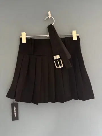 [ 미사용 ] dispark 더블 루프 플리츠 미니 치마바지