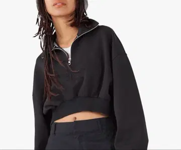 Calvin Klein 엠보싱 하프 지퍼 크롭 스웨트 셔츠