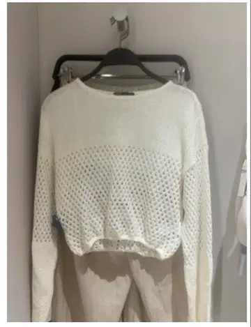 ZARA 화이트 니트 스웨터 M 사이즈