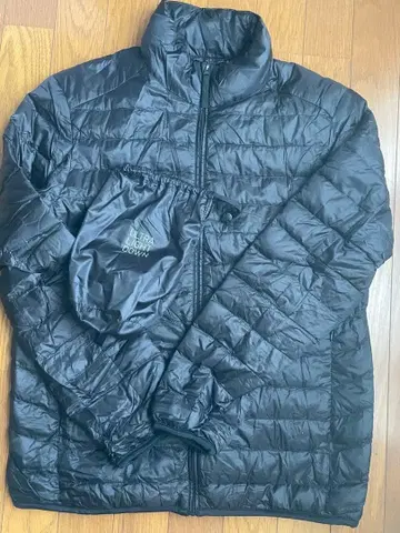 유니클로 울트라 라이트 다운 자켓 블랙 M 사이즈 남성용