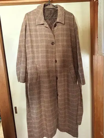 브라운 계열 체크 롱 코트