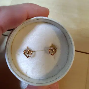 TAKE-UP 하트형 스터드 귀걸이