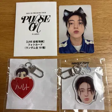 treasureLIVE 특전 포토 카드와 키링 세트