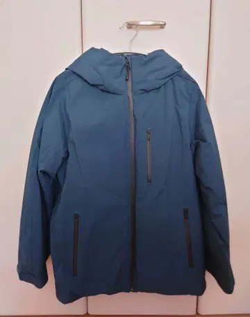 유니클로 하이브리드 다운 후드티 2022 다크 그린