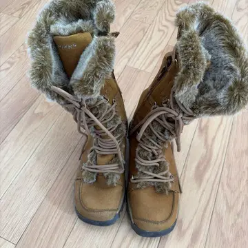 SKECHERS 브라운 퍼 부츠