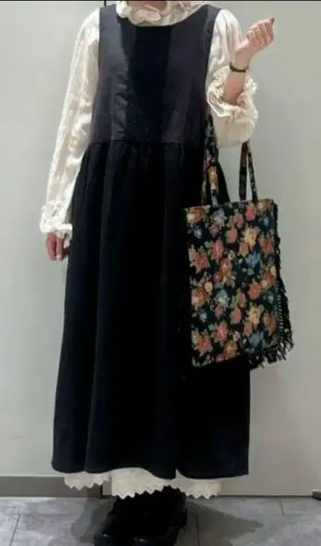 TSUHARUbySM2 전후 착 레이스 슬리브리스 절개 원피스 블랙