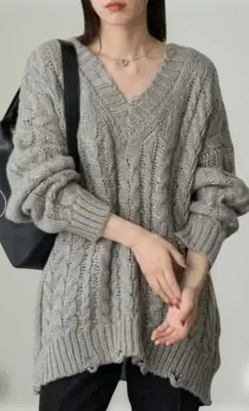 Loungedress 깊은 V 케이블 니트