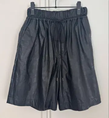 SACRA 사쿠라 인조 가죽 숏팬츠 블랙