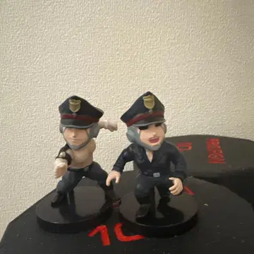 경찰관 피규어 2개 세트