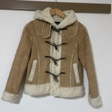 Another Edition 후드 부착 무스탕 코트