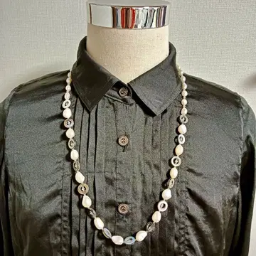 블록 펄과 조개 비즈의 롱 목걸이