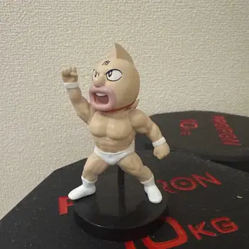 피규어 주먹을 올린 캐릭터